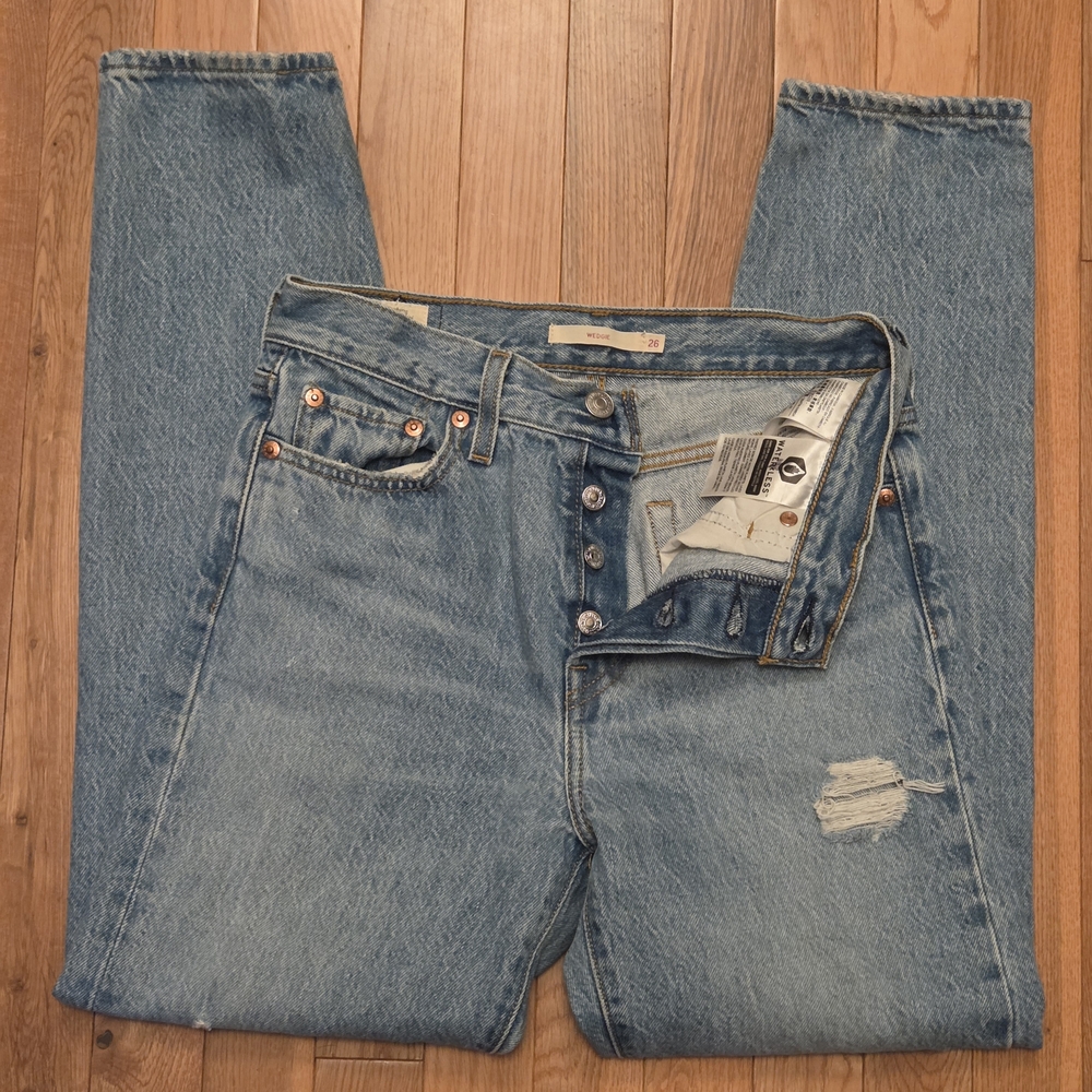 Levi's Wedgie Size 26 Button Up Blue Denim Jeans Distressed Knees - Picture 3 of 13